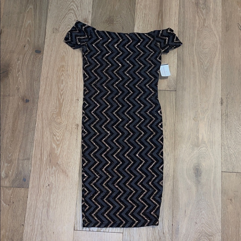 New Windsor Elegant Black Zigzag Patterned Dress size medium glitter party
